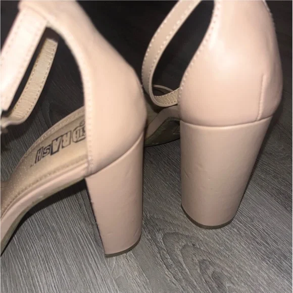 Brash nude heels - Picture 6 of 8